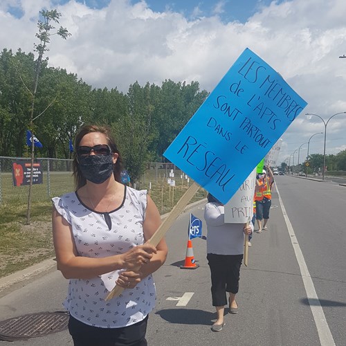 Image Manifestation devant le centre hospitalier Rivière-des-Prairies