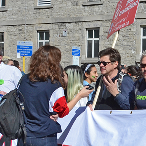 Des milliers de personnes marchent pour la planète - APTS Des milliers de personnes marchent pour la planète - APTS