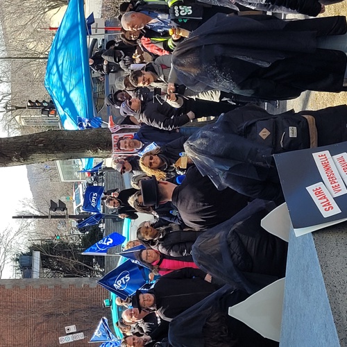 Centre-Sud-de-l’Île-de-Montréal : Des syndicats font le deuil de leur convention collective devant l’Hôpital Notre-Dame - APTS