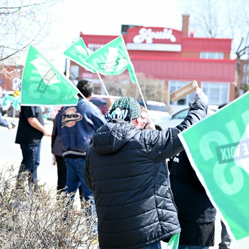 Image Négo: Les travailleuses et les travailleurs se mobilisent en Estrie! - APTS Image Négo: Les travailleuses et les travailleurs se mobilisent en Estrie! - APTS