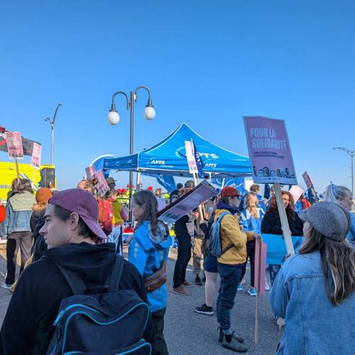Image Un comité d'accueil populaire pour le Caucus de la CAQ à Rimouski - APTS Image Un comité d'accueil populaire pour le Caucus de la CAQ à Rimouski - APTS