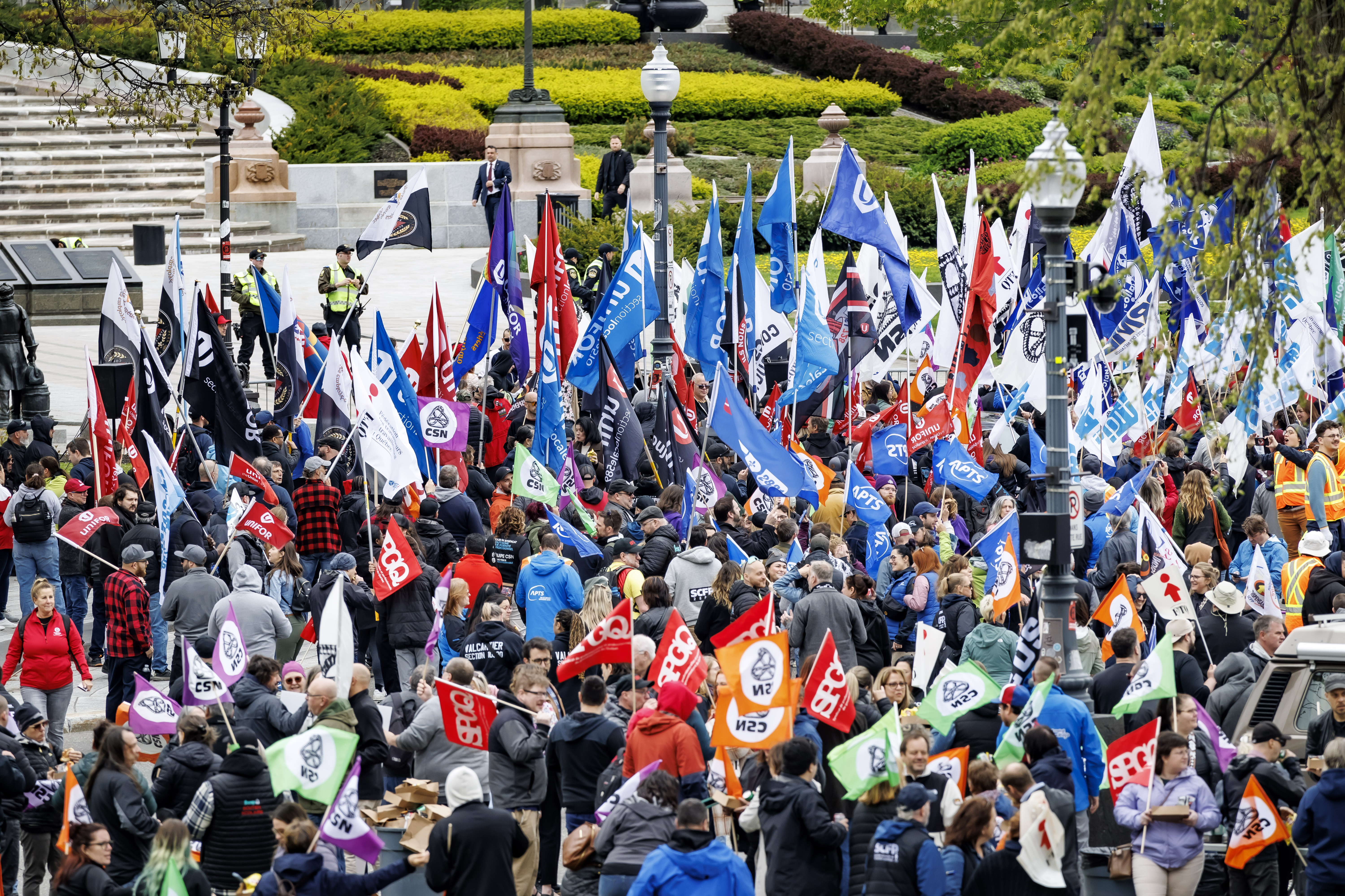 Loi 4 sur la gouvernance syndicale | Les neuf principales organisations syndicales québécoises portent plainte à l’OIT - APTS