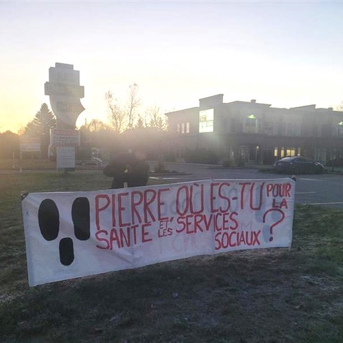 Les bureaux de comté de la CAQ décorés gratuitement pour l’Halloween parce que les membres de l’APTS de Lanaudière sont à bouuuuuuu(t)! - APTS Les bureaux de comté de la CAQ décorés gratuitement pour l’Halloween parce que les membres de l’APTS de Lanaudière sont à bouuuuuuu(t)! - APTS