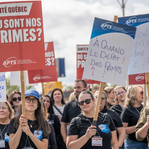 Près d’un an de retard pour le paiement des primes | L’APTS manifeste pour souligner un triste anniversaire - APTS Près d’un an de retard pour le paiement des primes | L’APTS manifeste pour souligner un triste anniversaire - APTS