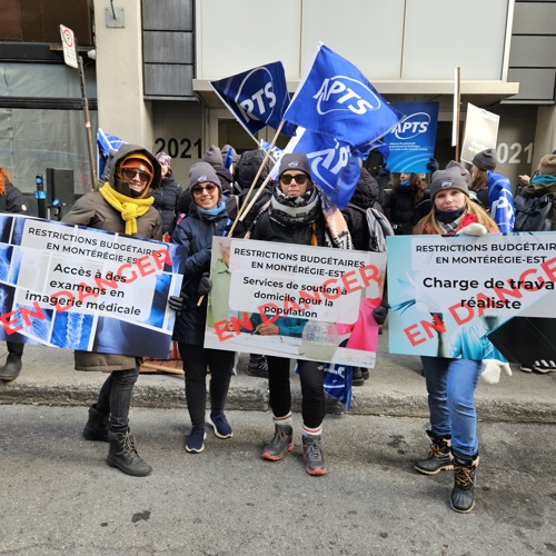 APTS demonstration in downtown Montréal | Santé Québec is no Christmas present - APTS